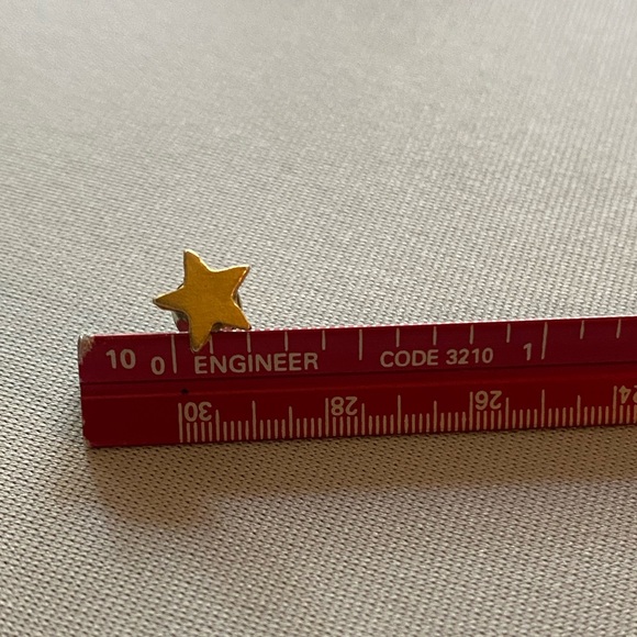 Urban Outfitters Gold Star Earrings - Picture 3 of 4